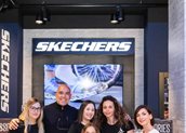Η οικογένεια Ξαγοράρη με όλο το team της SKECHERS CONCEPT STORE Ρόδου